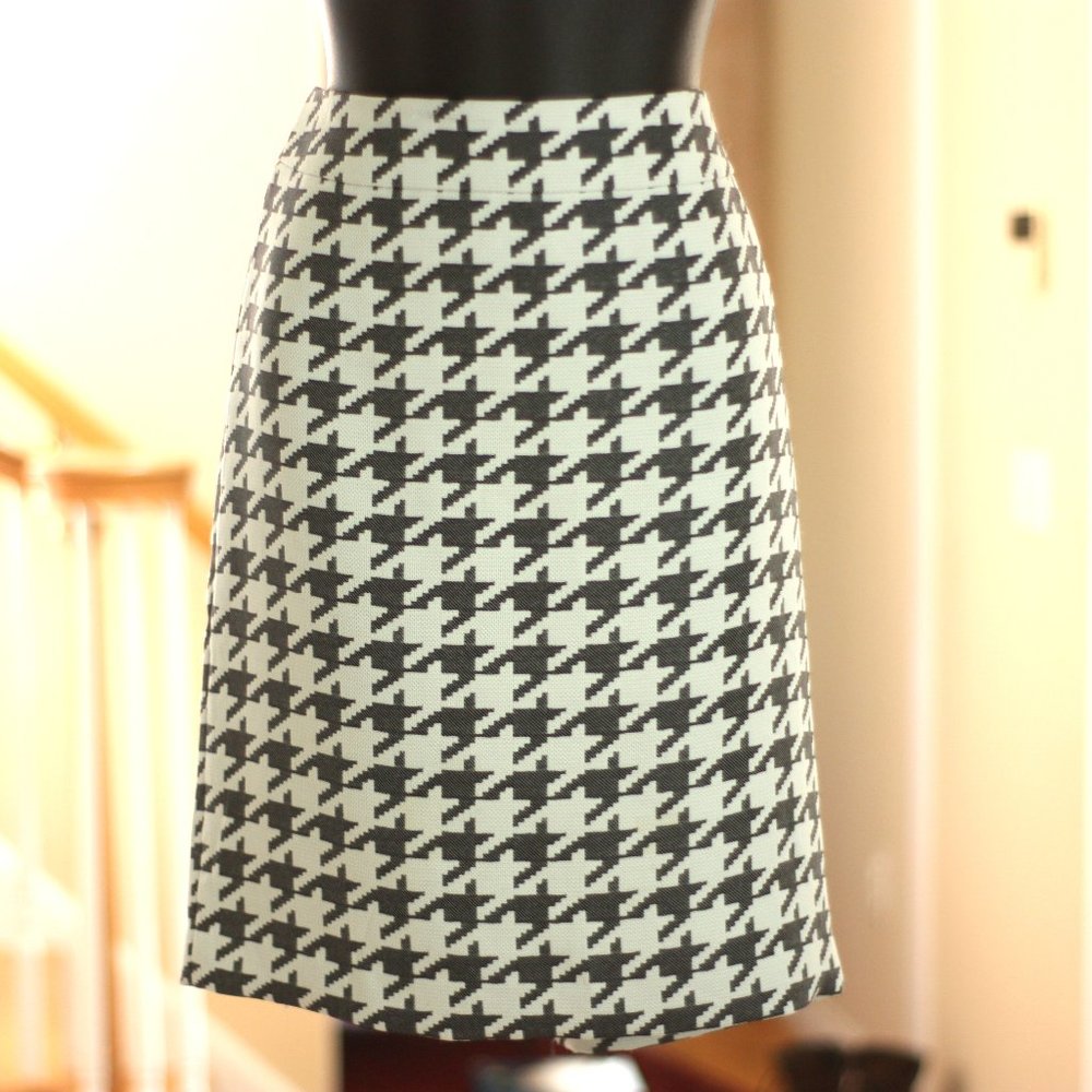 BANANA REPUBLIC Black and White Houndstooth Skirt